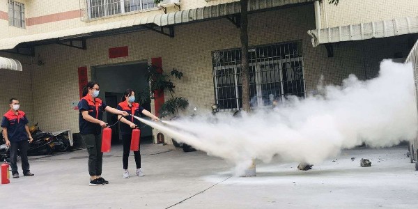 銀鏈免噴涂廠家開(kāi)展消防安全演練，確保企業(yè)安全生產(chǎn)